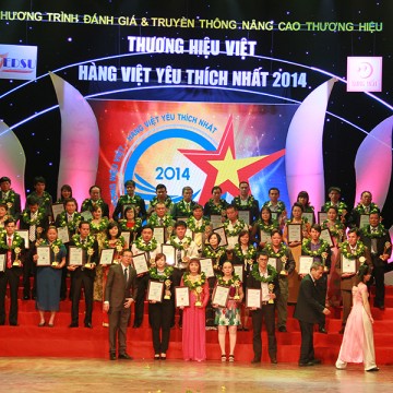 SONG YẾN VINH DỰ NHẬN GIẢI THƯỞNG THƯƠNG HIỆU VIỆT HÀNG VIỆT YÊU THÍCH NHẤT 2014